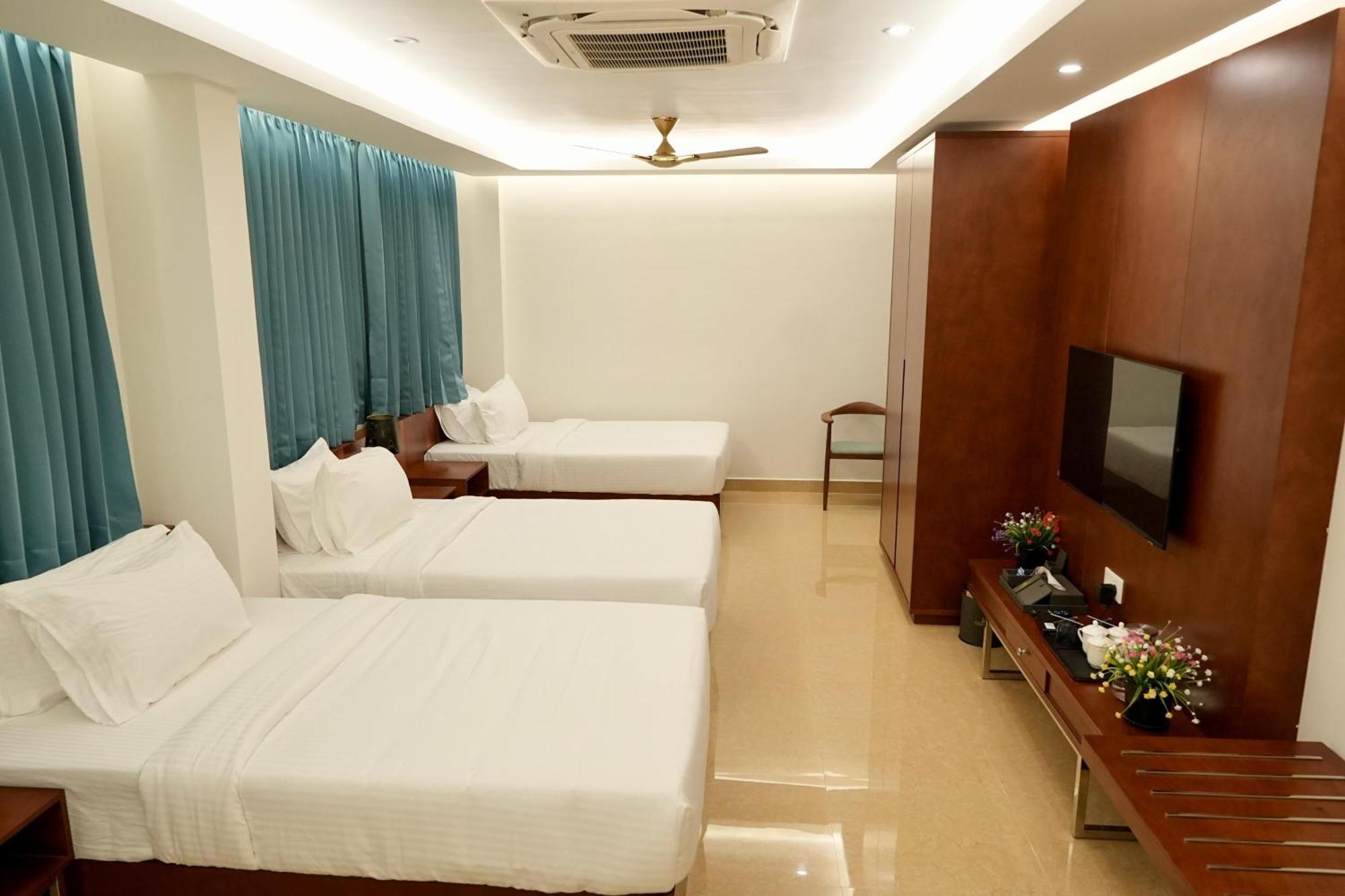 Le Royale Palace Karaikal Exterior photo